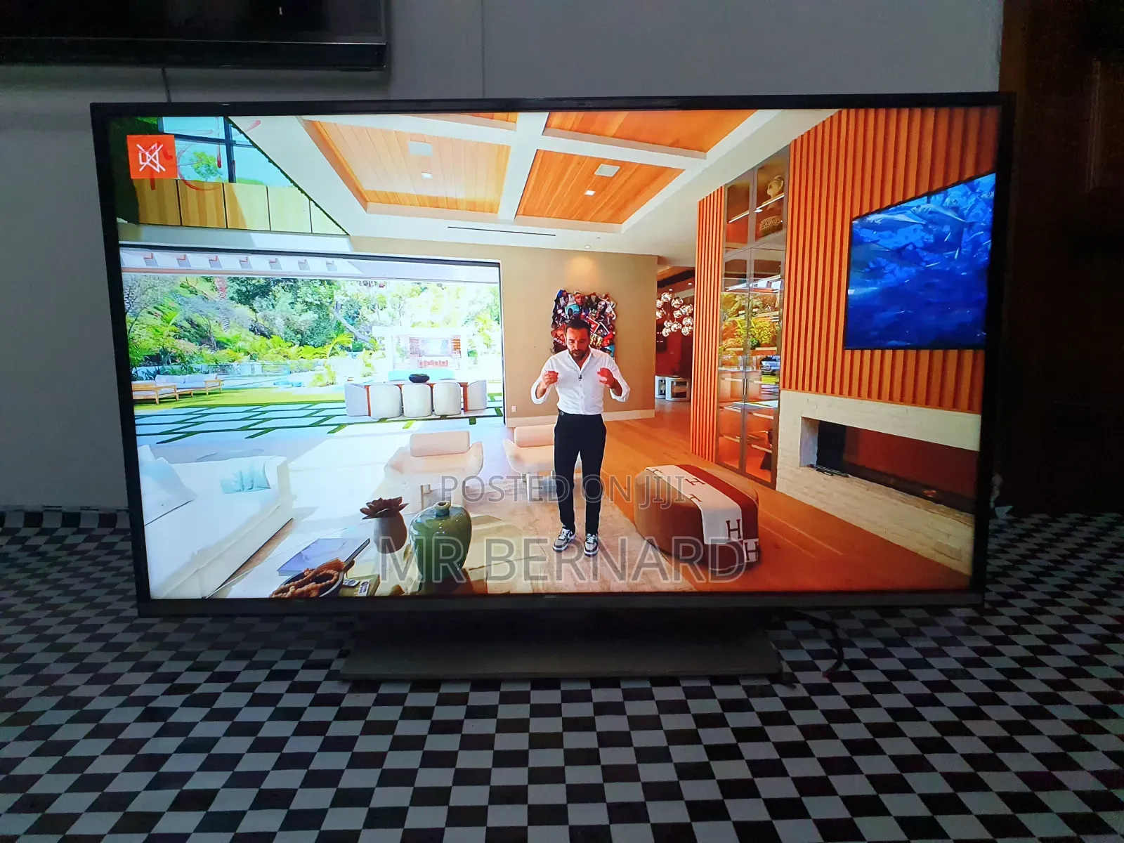 TV 32inches Smart Digital Satellite