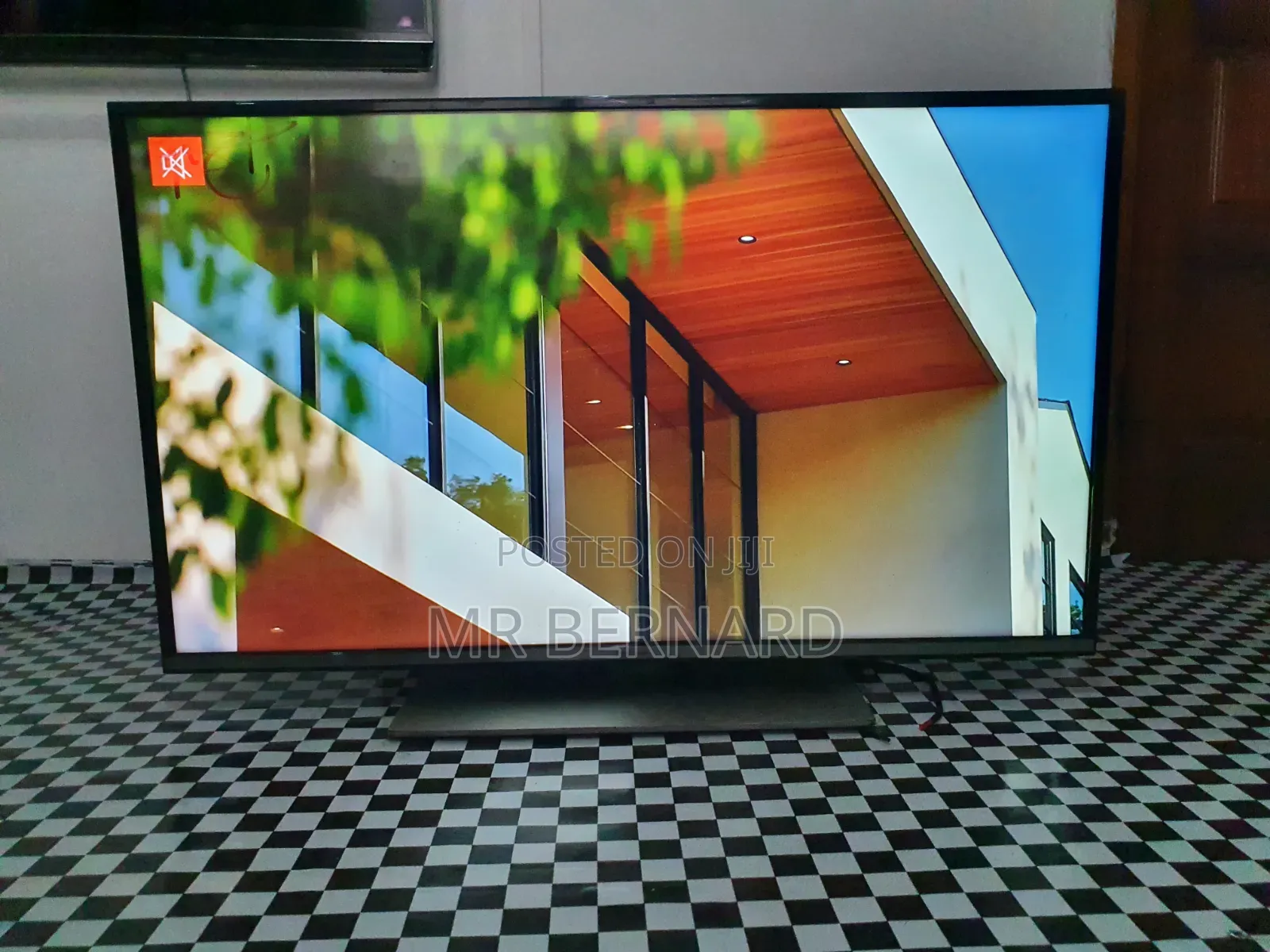 TV 32inches Smart Digital Satellite