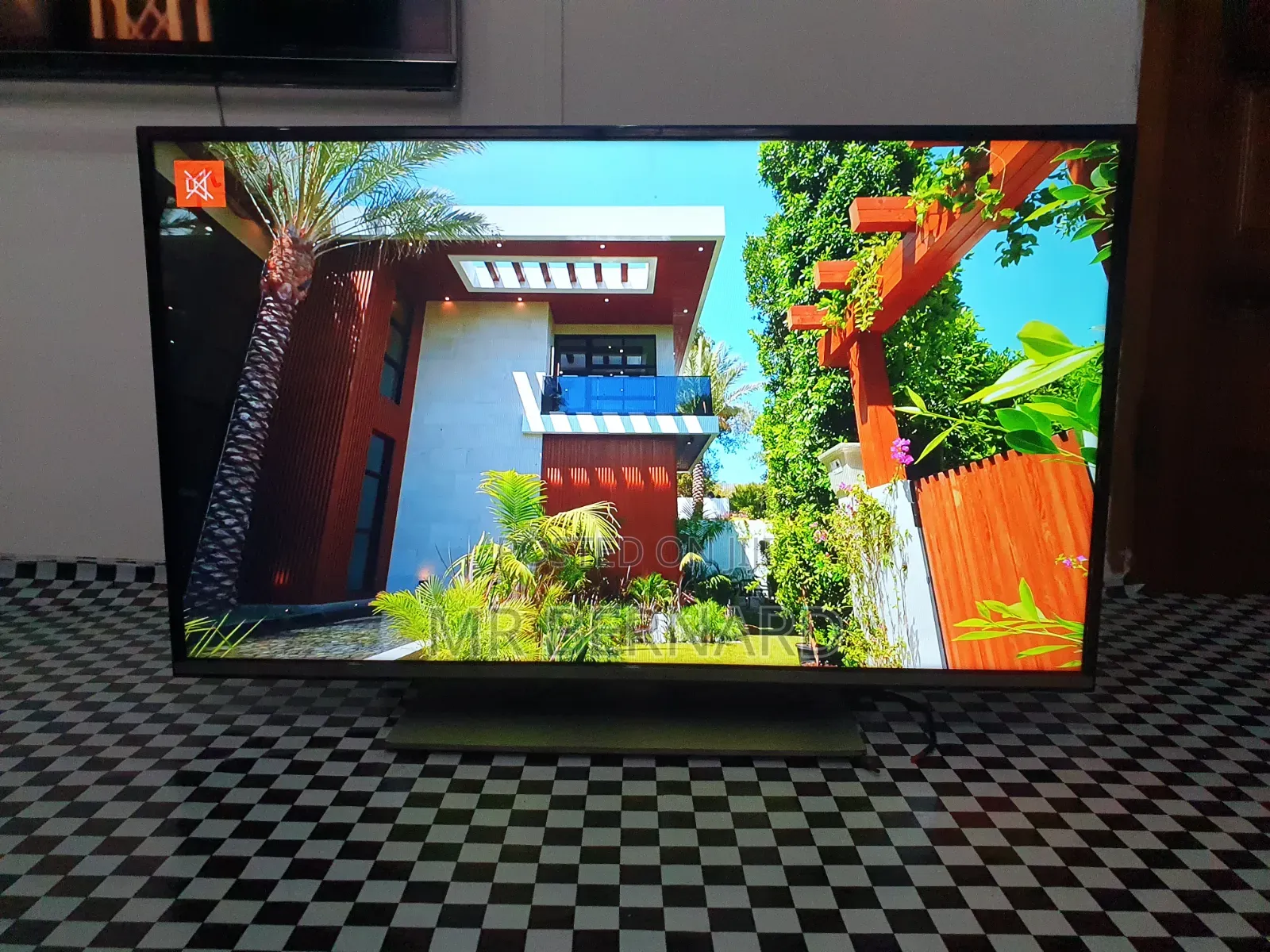 TV 32inches Smart Digital Satellite