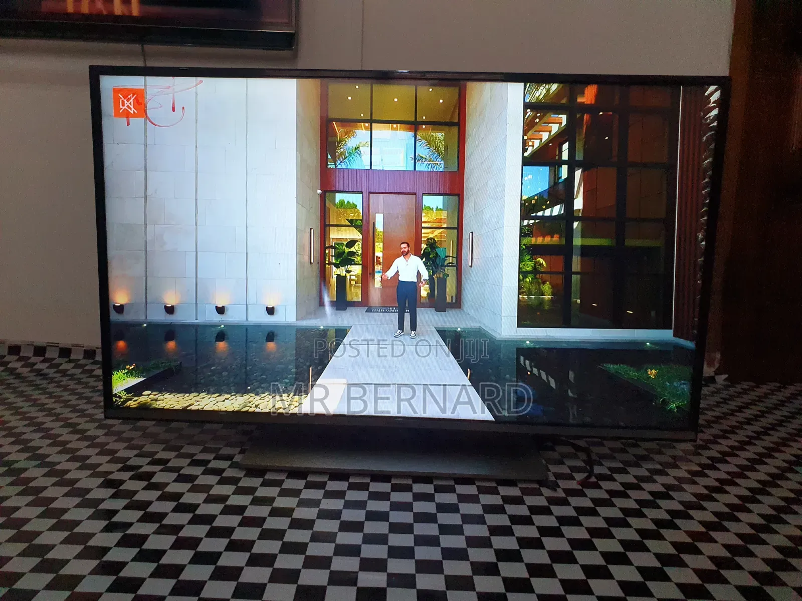 TV 32inches Smart Digital Satellite