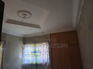 5bdrm House in West Hills for sale