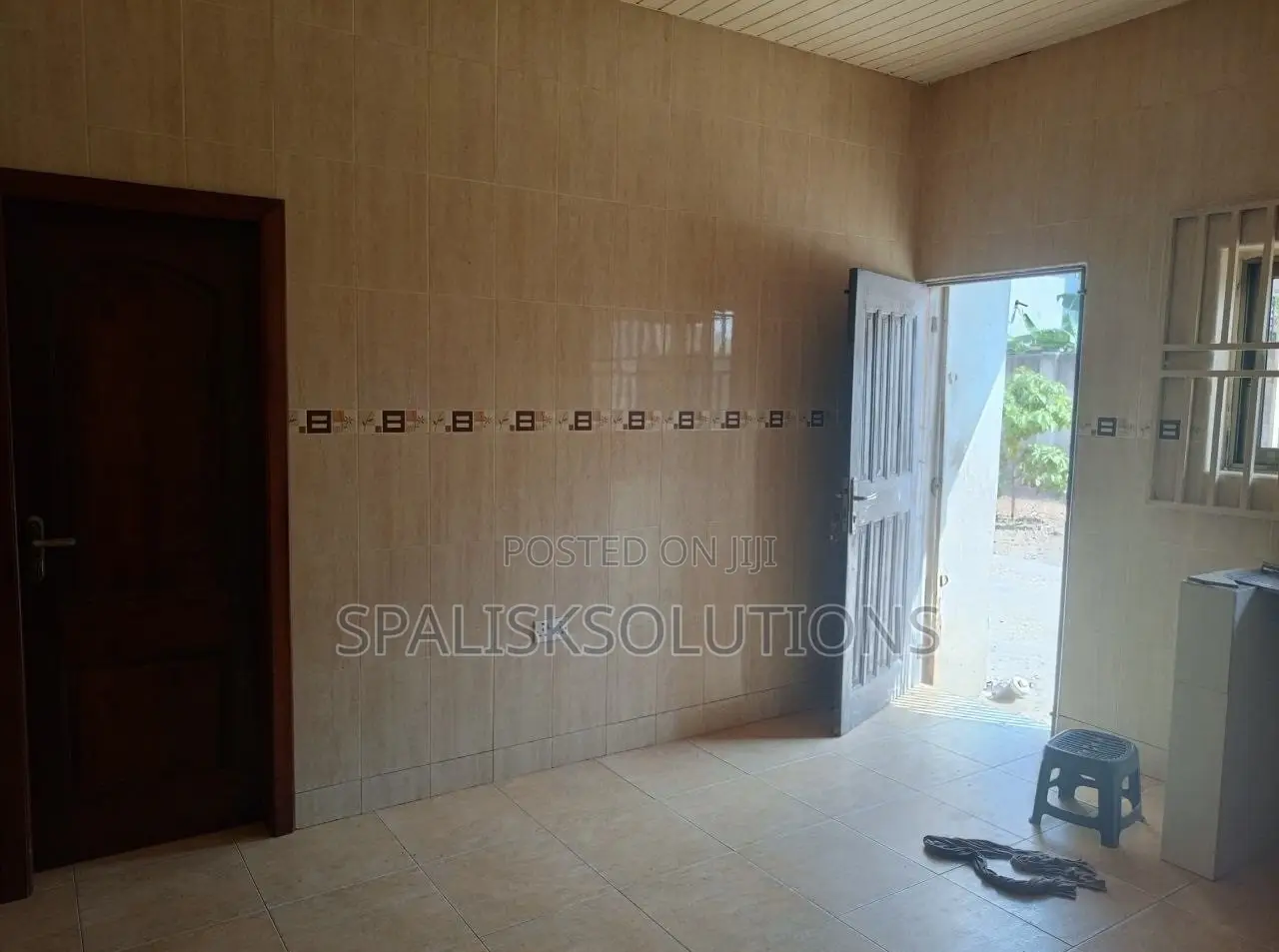 5bdrm House in West Hills for sale