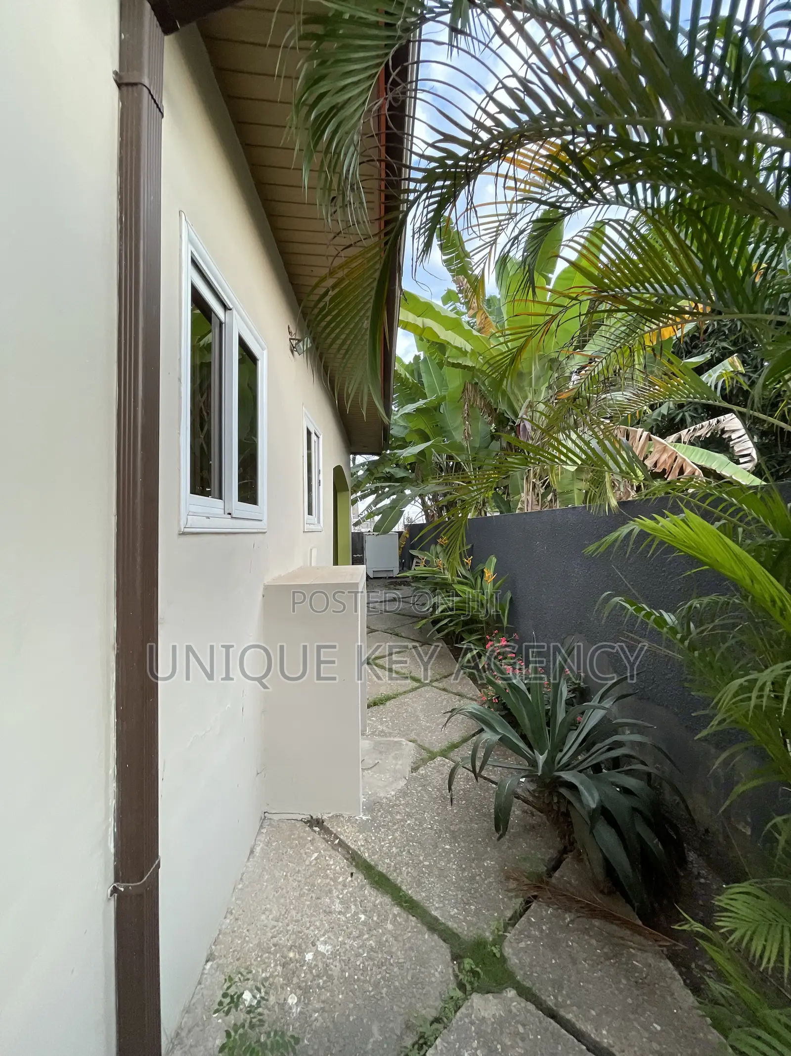 3bdrm House in Unique Key Agency, East Legon for rent