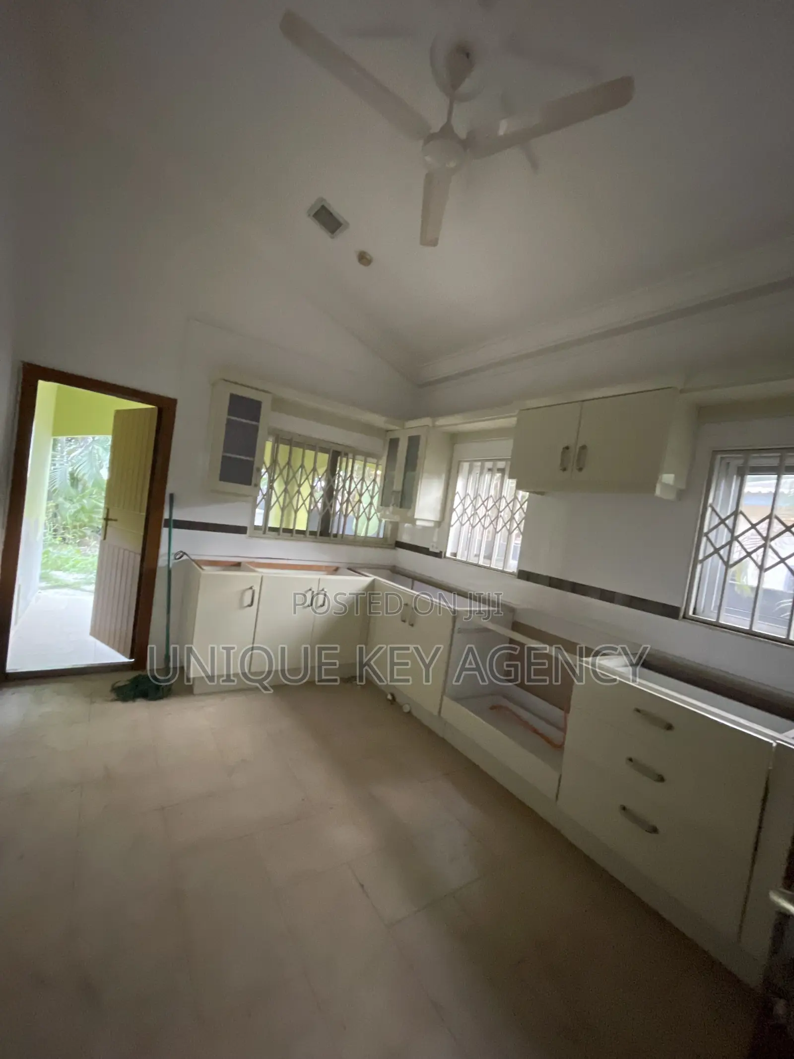3bdrm House in Unique Key Agency, East Legon for rent