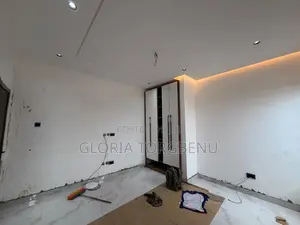 3bdrm House in Lake Side Estate for sale