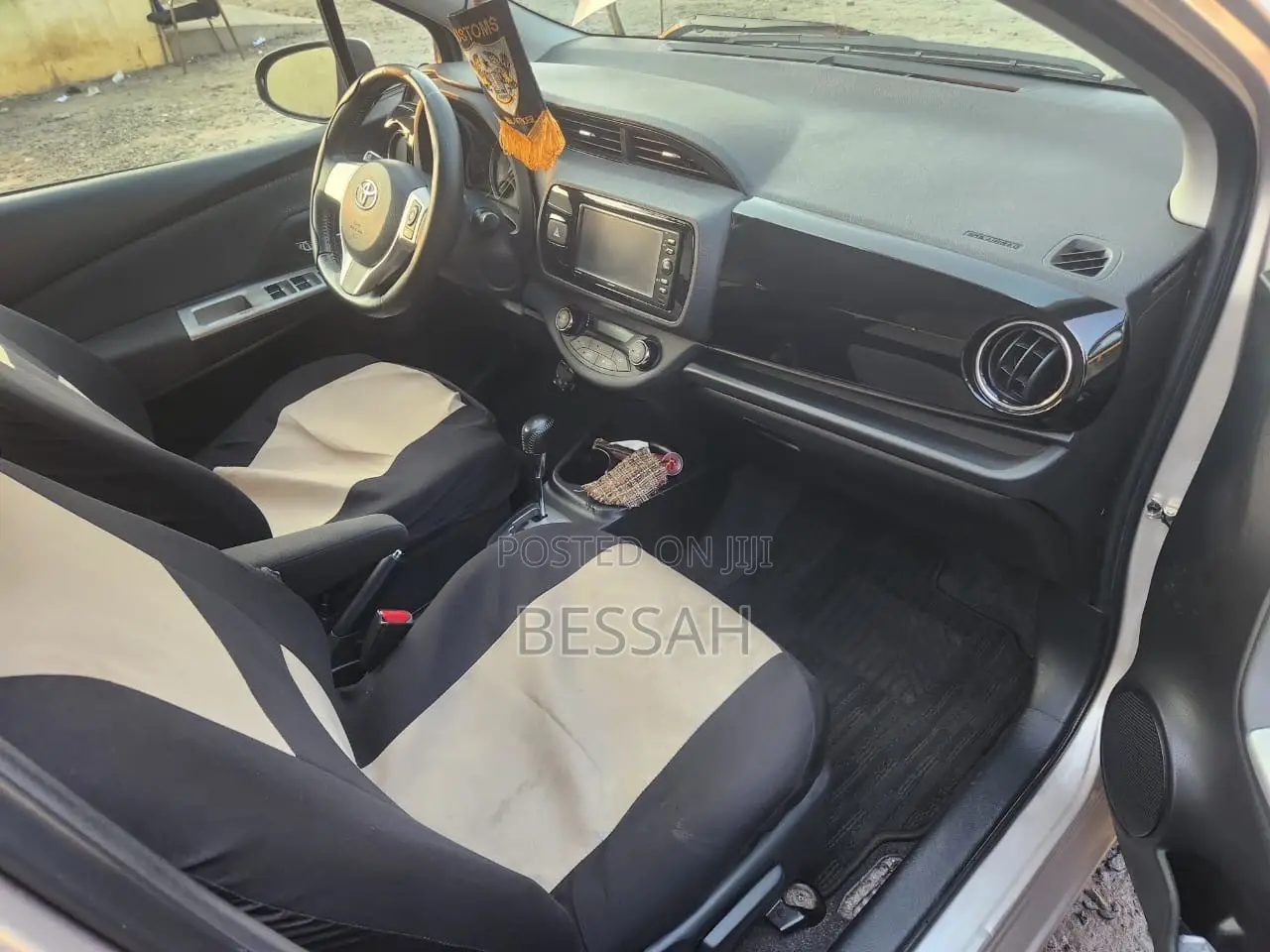 Toyota Vitz 1.3 FWD 5dr 2014 Gray