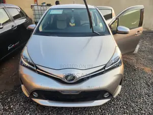 Toyota Vitz 1.3 FWD 5dr 2014 Gray