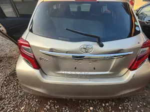 Toyota Vitz 1.3 FWD 5dr 2014 Gray