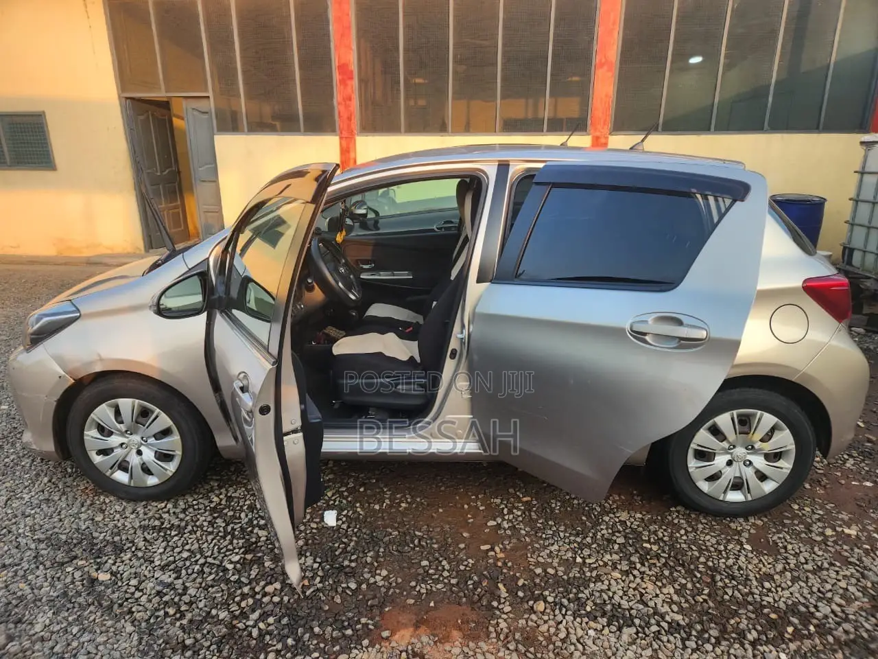 Toyota Vitz 1.3 FWD 5dr 2014 Gray