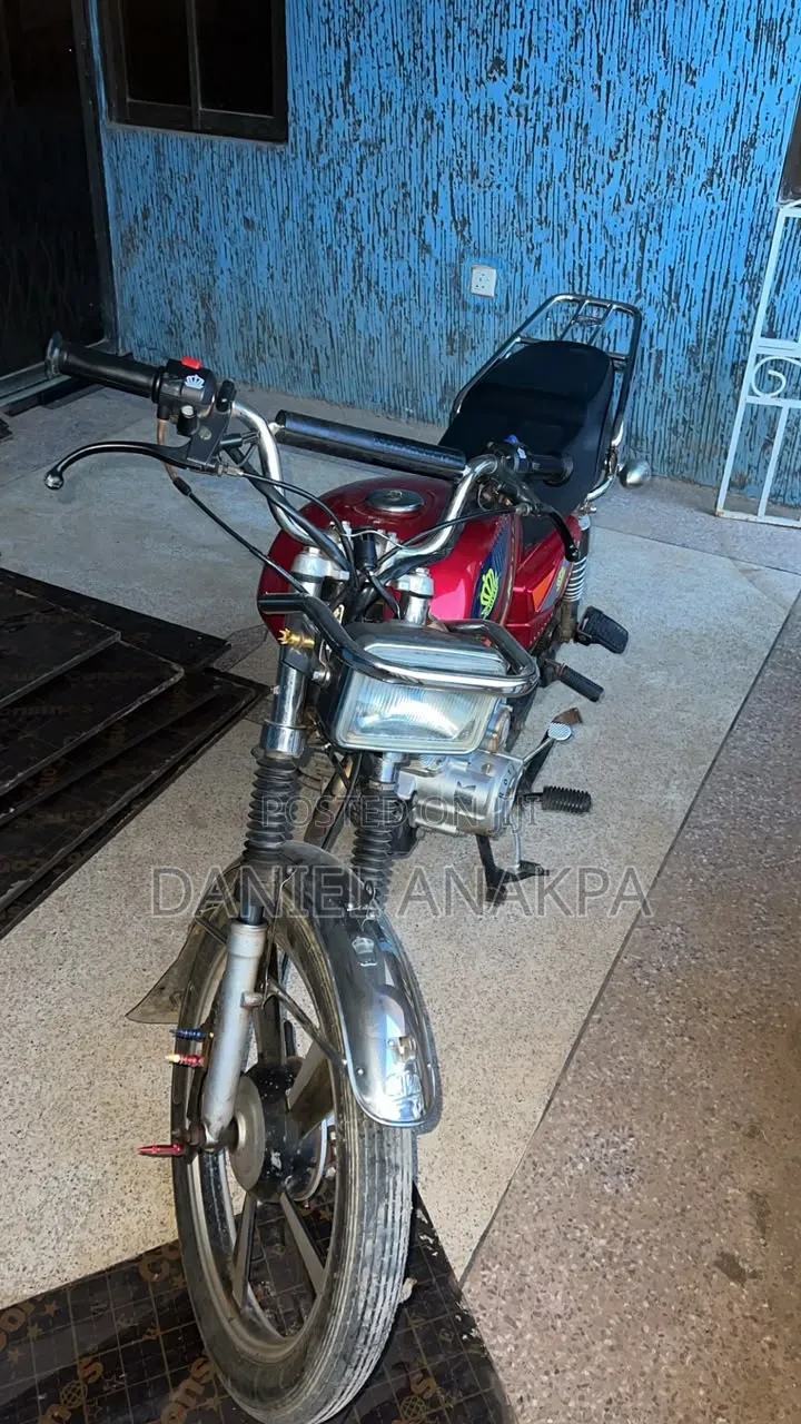 Royal Motorcycle 2025 Red