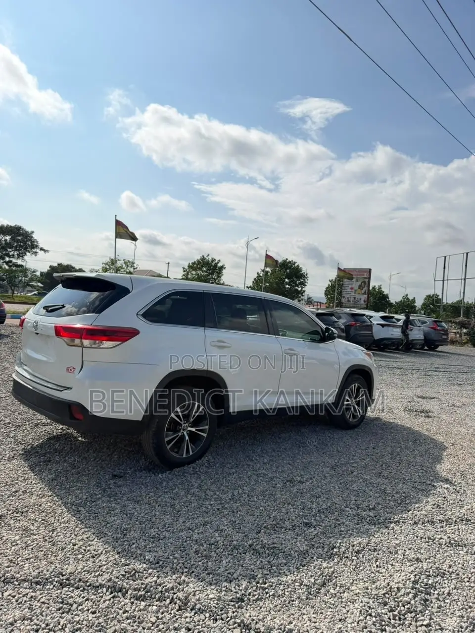 Toyota Highlander LE 2019 White
