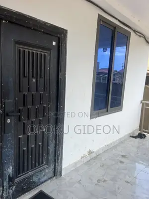 1bdrm Room & Parlour in Macedonia, Amasaman for rent