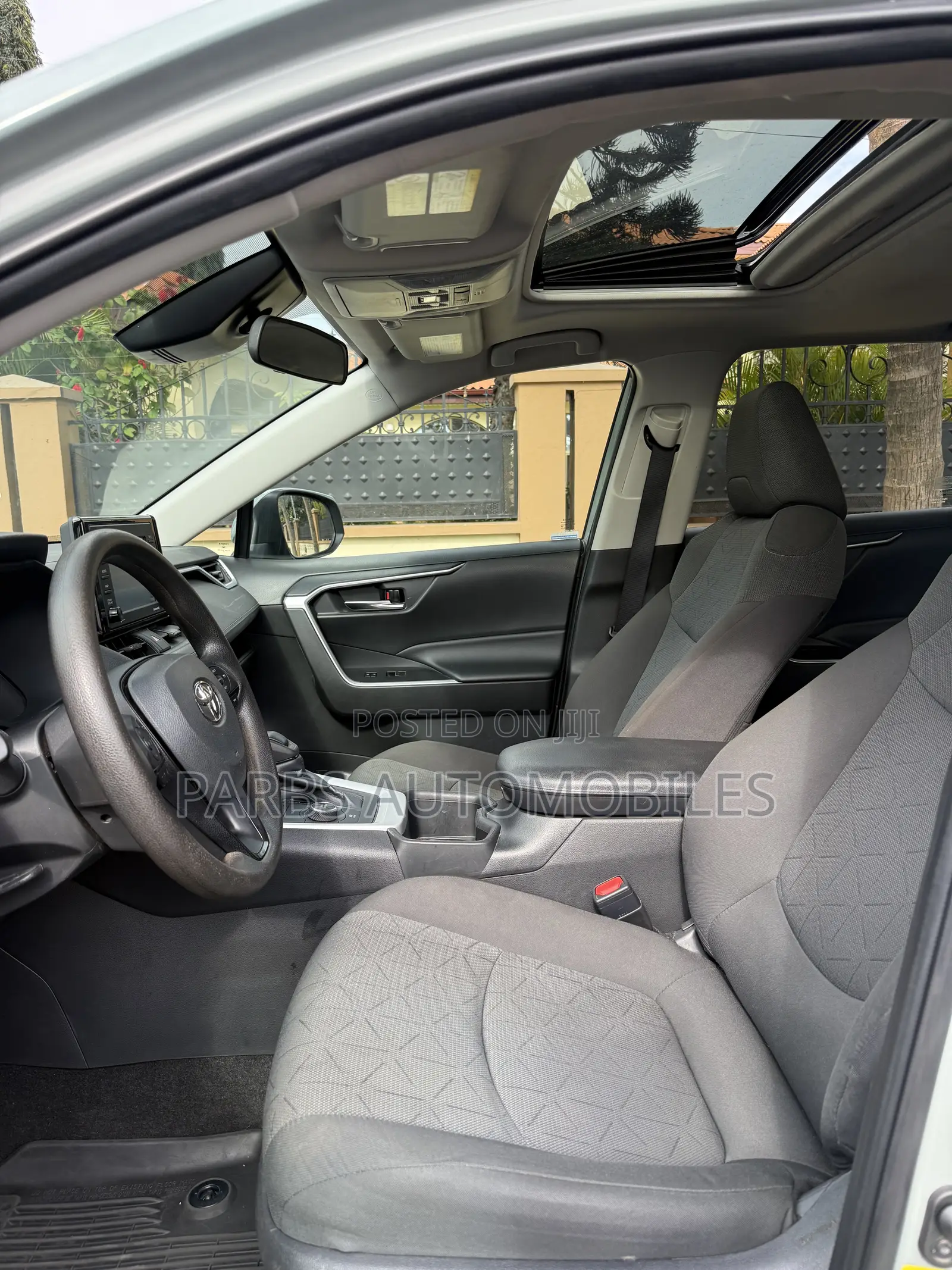 Toyota RAV4 XLE 2022 Gray