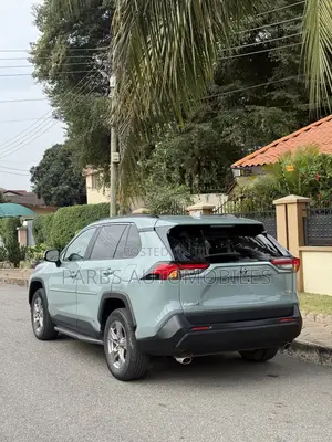 Toyota RAV4 XLE 2022 Gray