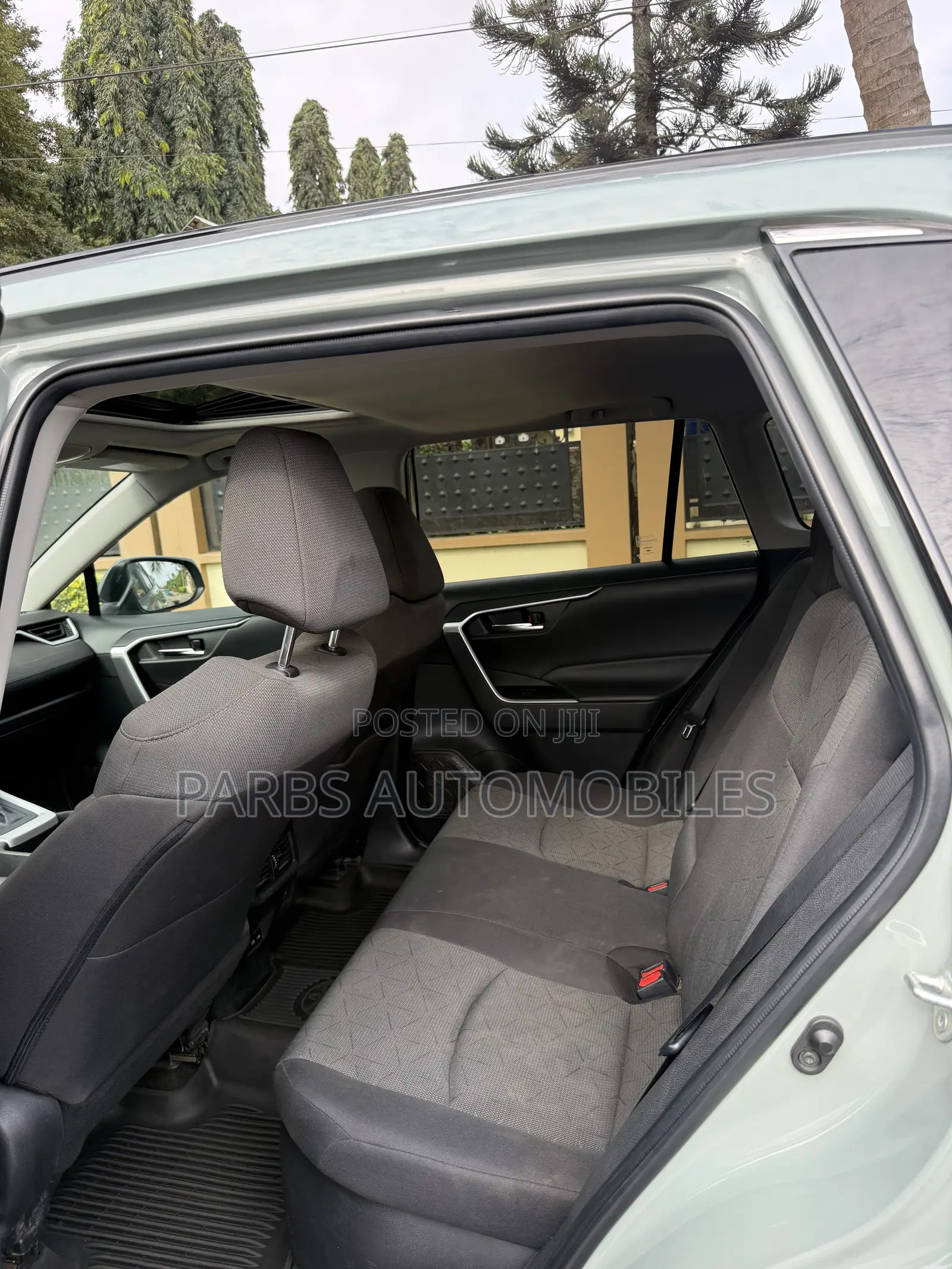 Toyota RAV4 XLE 2022 Gray