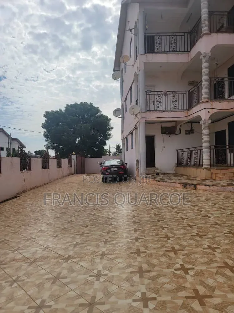 3bdrm Apartment in Dome for rent