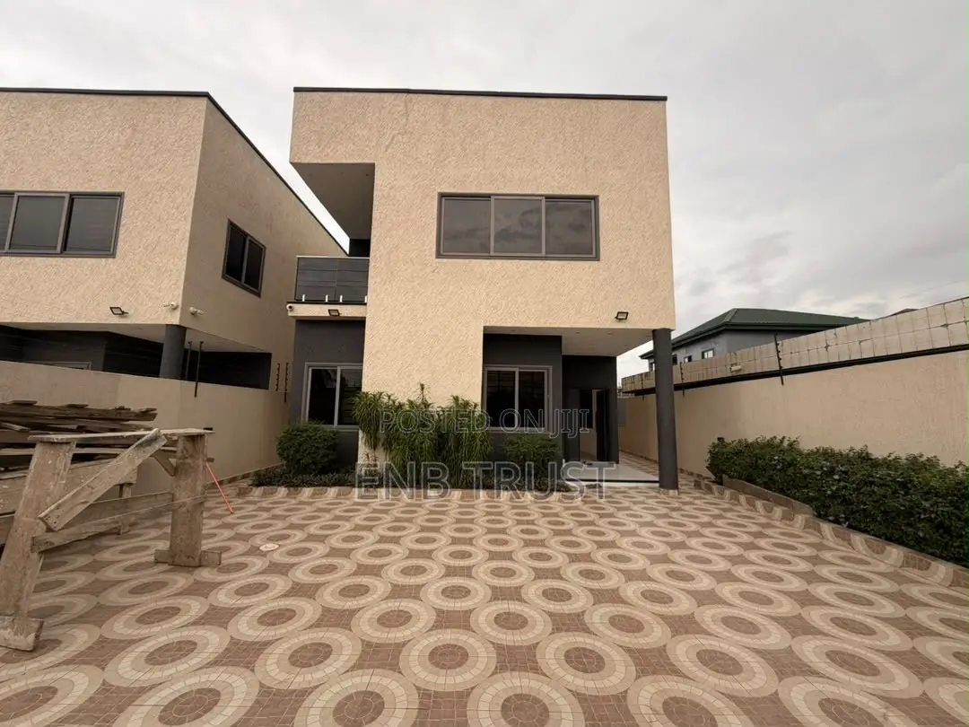4bdrm Duplex in Ashaley Botwe, School Junction for sale