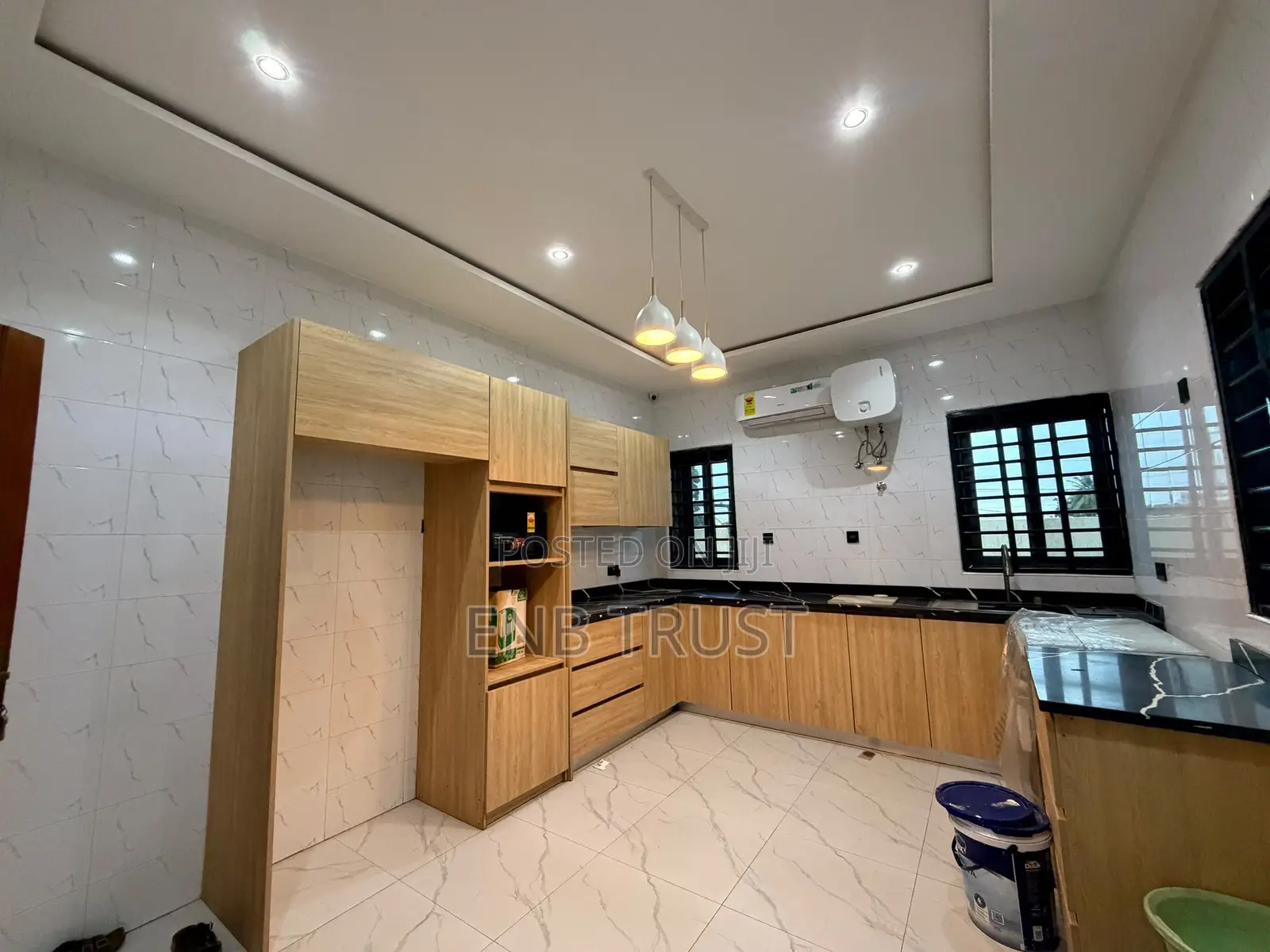 4bdrm Duplex in Ashaley Botwe, School Junction for sale