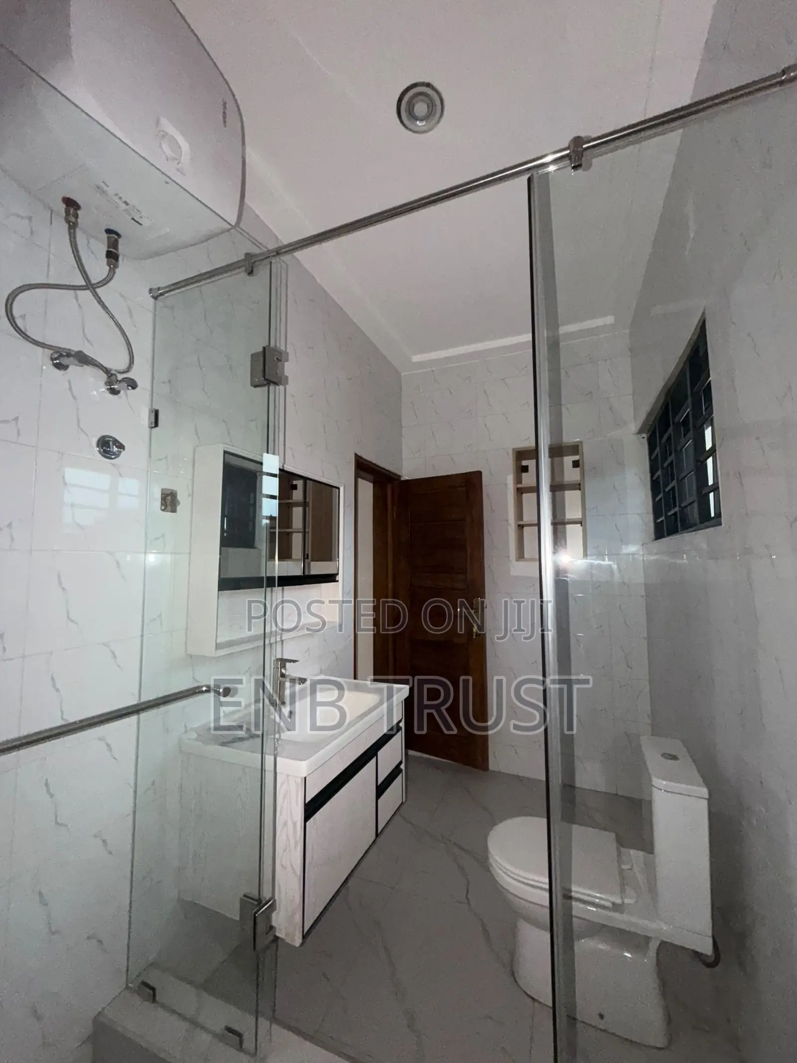 4bdrm Duplex in Ashaley Botwe, School Junction for sale