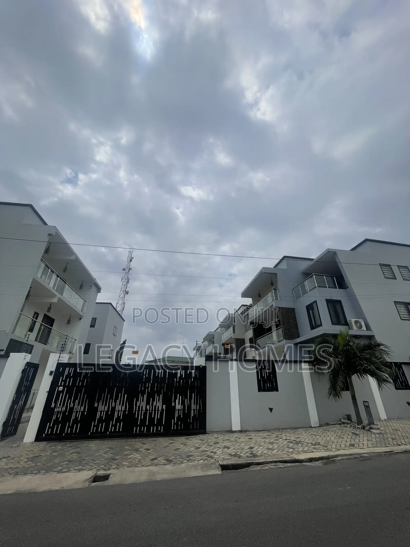 Furnished 4bdrm Townhouse / Terrace in Labone for rent