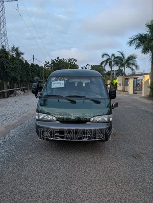 Hyundai H1 2006 Green