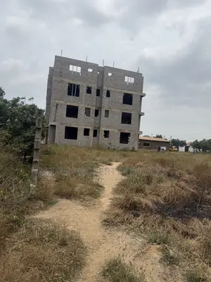 16bdrm Apartment in Tema Community 25 for sale