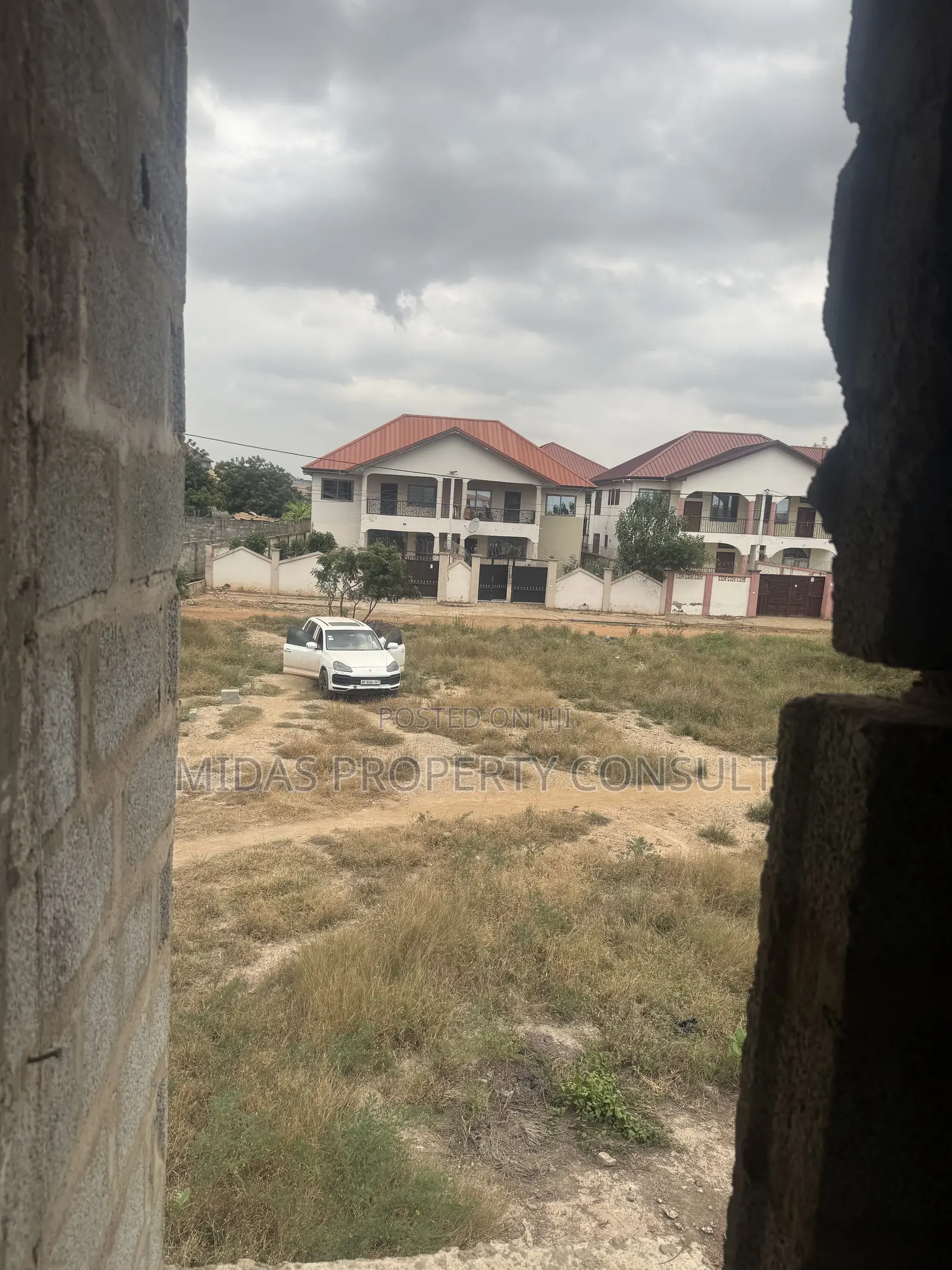16bdrm Apartment in Tema Community 25 for sale