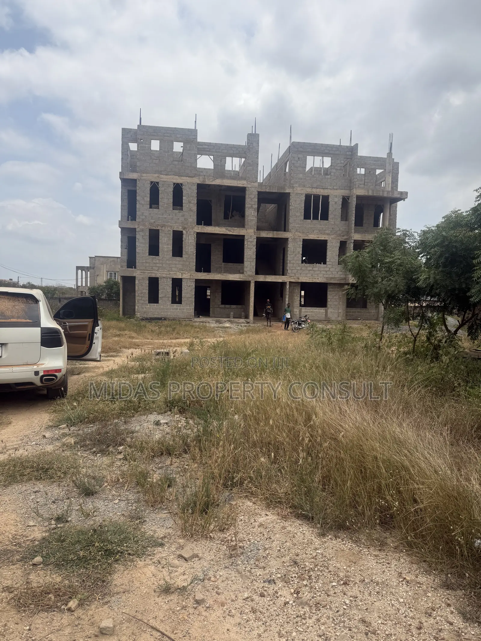 16bdrm Apartment in Tema Community 25 for sale