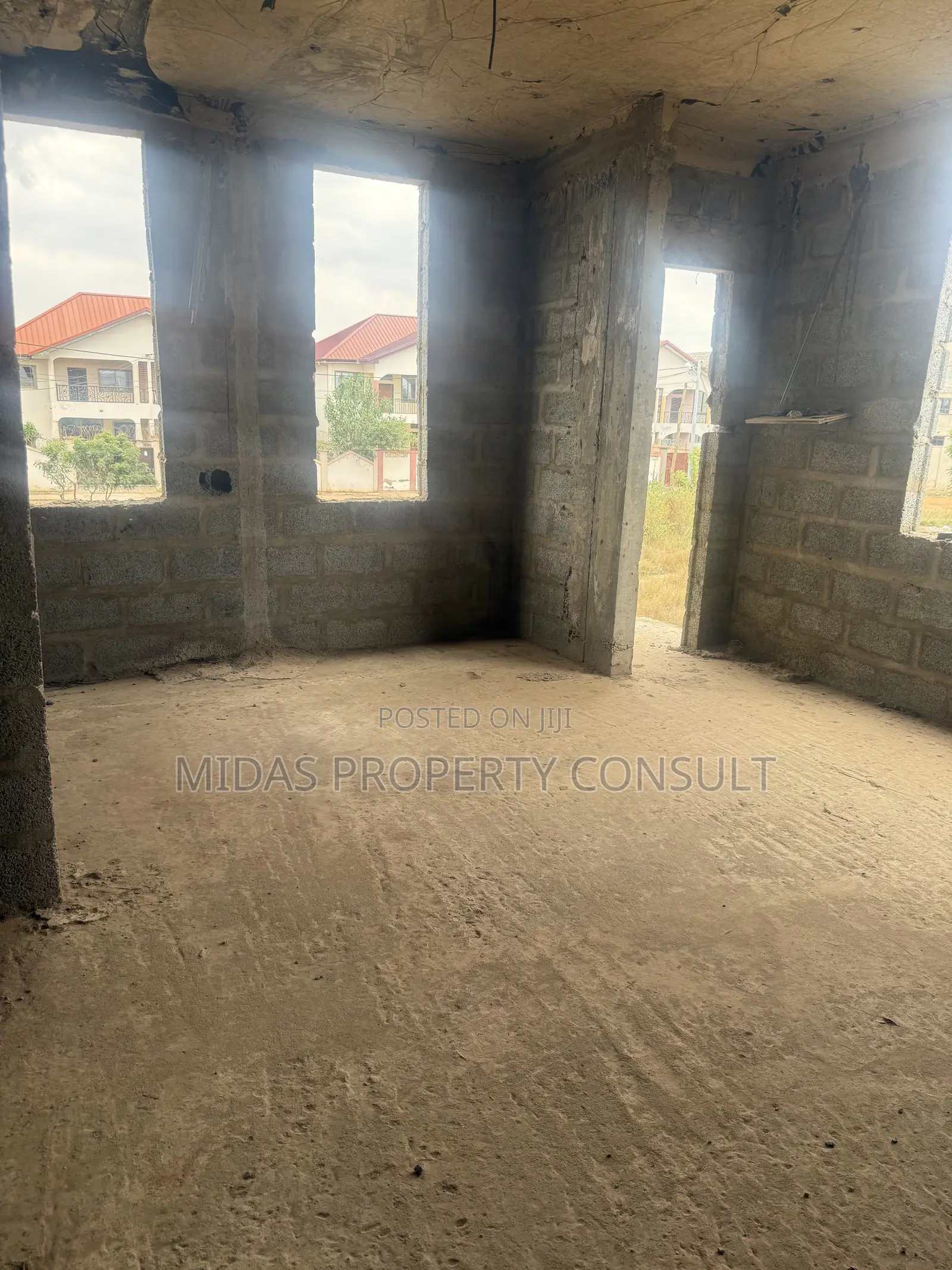 16bdrm Apartment in Tema Community 25 for sale