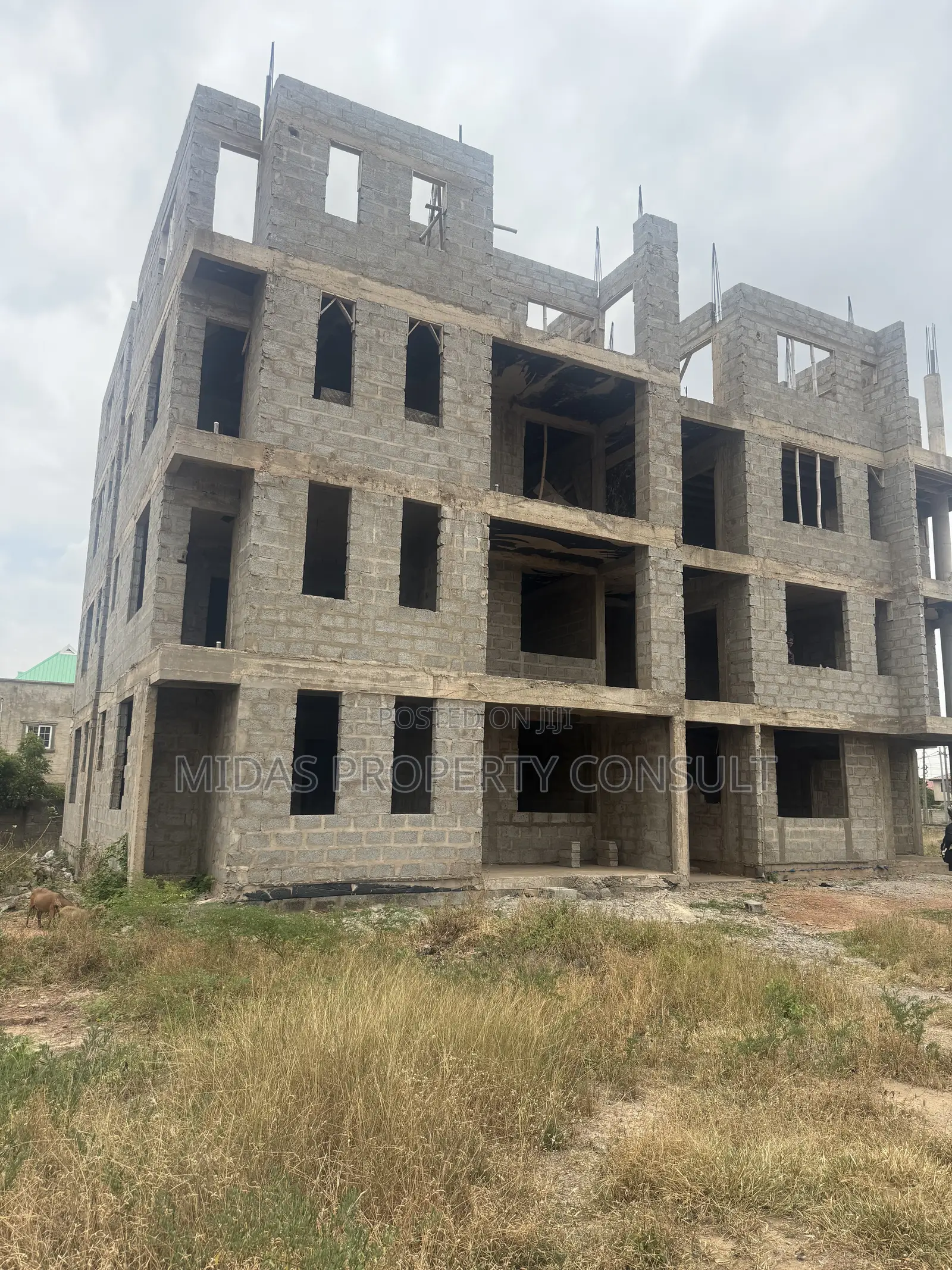 16bdrm Apartment in Tema Community 25 for sale