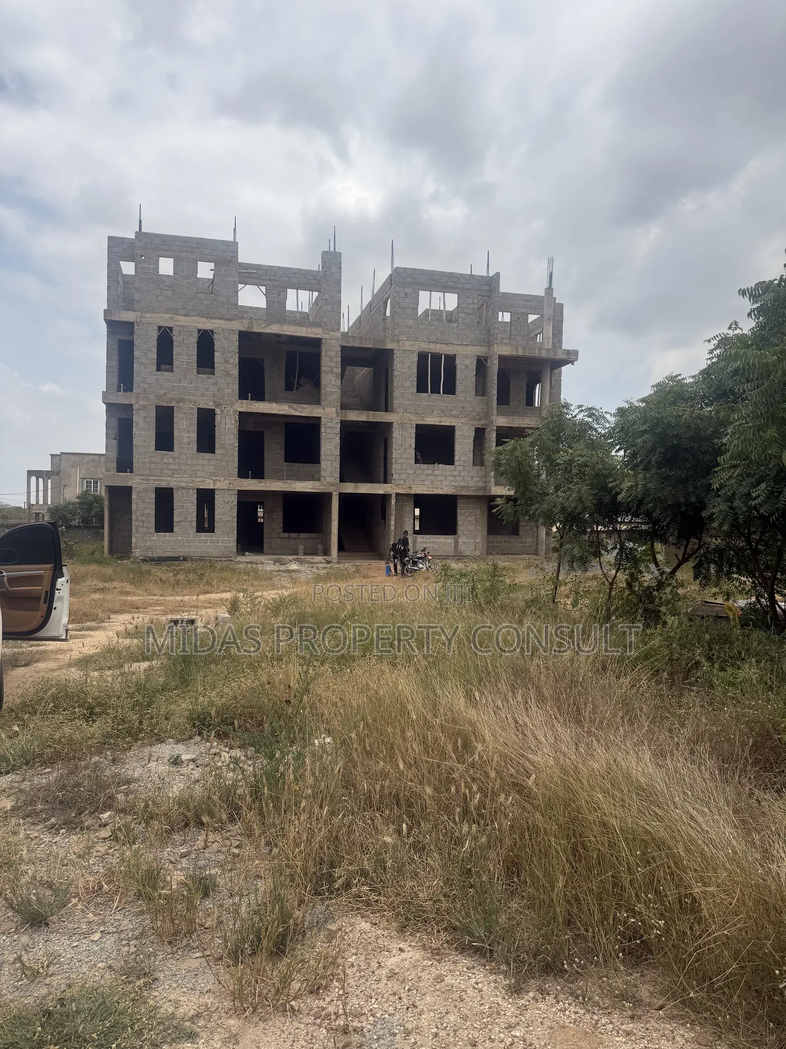 16bdrm Apartment in Tema Community 25 for sale