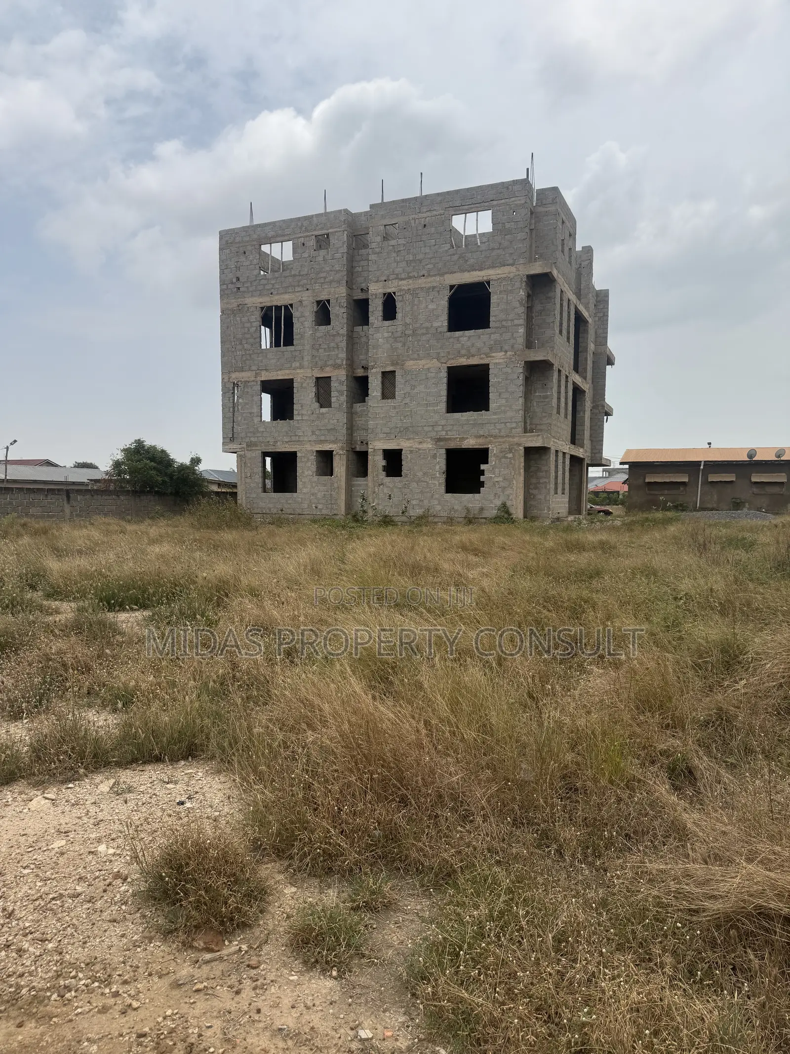 16bdrm Apartment in Tema Community 25 for sale