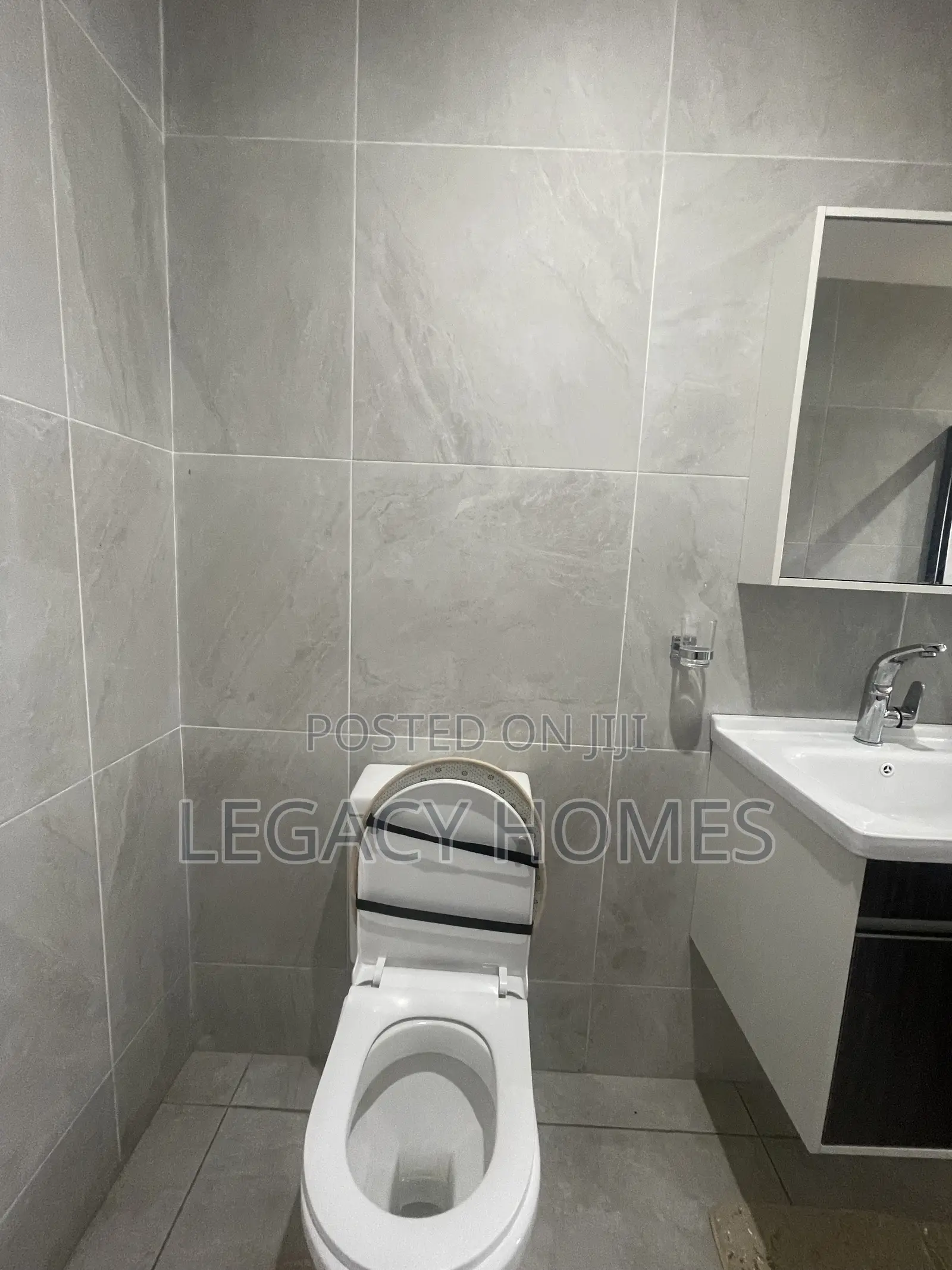Furnished 4bdrm Townhouse / Terrace in Labone for rent