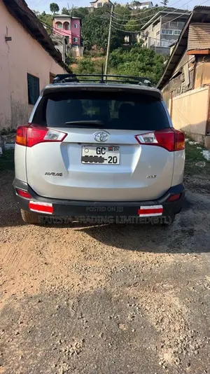 Toyota RAV4 XLE 4dr SUV AWD (2.5L 4cyl 6A) 2015 Silver