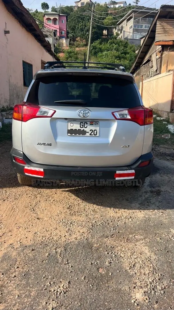 Toyota RAV4 XLE 4dr SUV AWD (2.5L 4cyl 6A) 2015 Silver