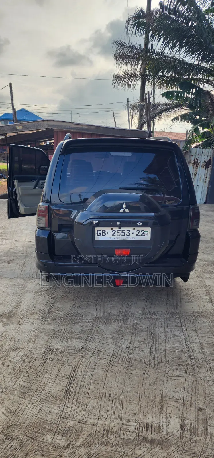 Mitsubishi Pajero 3.0 2012 Black