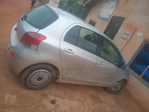 Toyota Vitz 2010 Silver