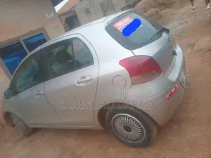 Toyota Vitz 2010 Silver