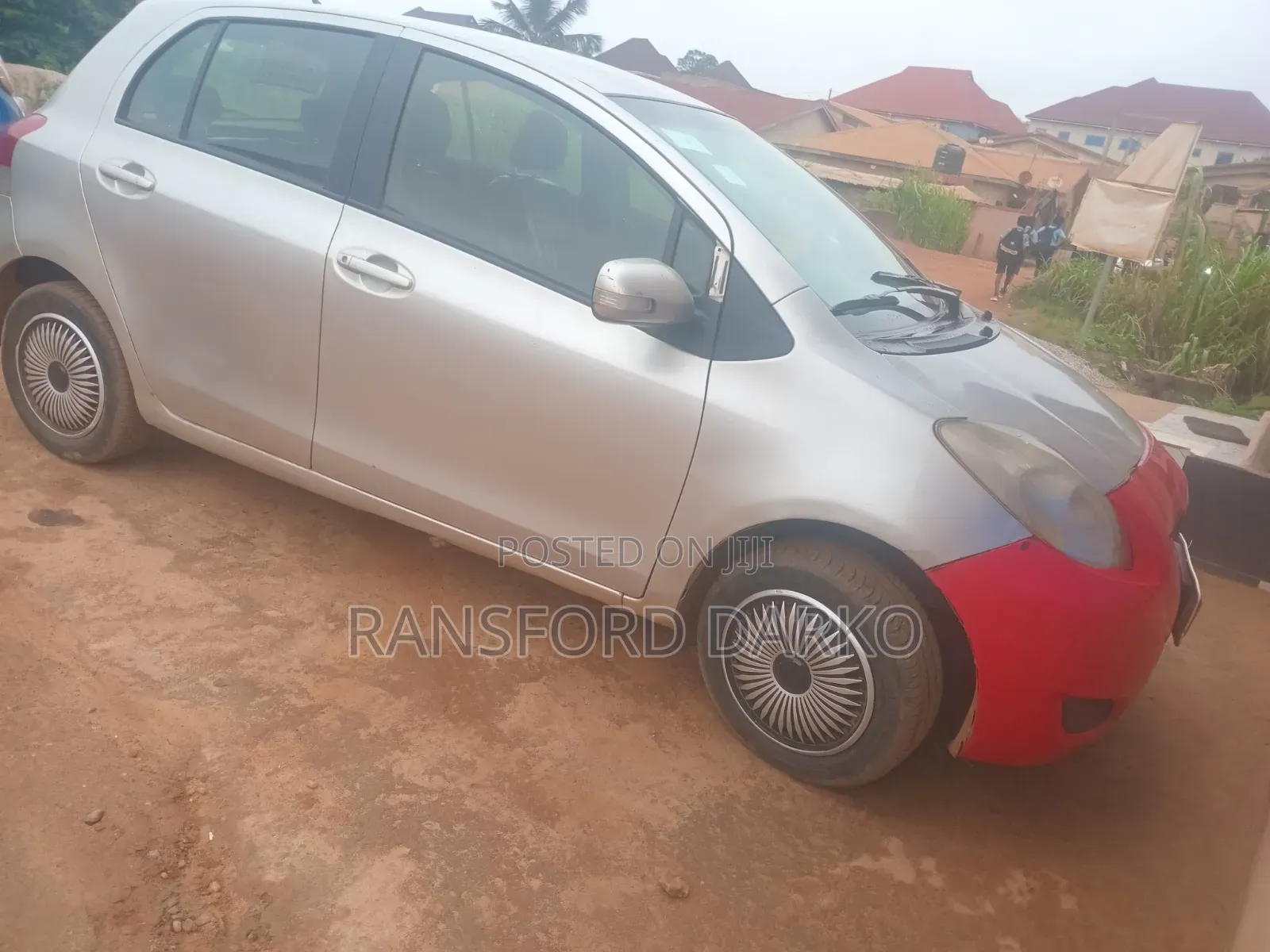 Toyota Vitz 2010 Silver