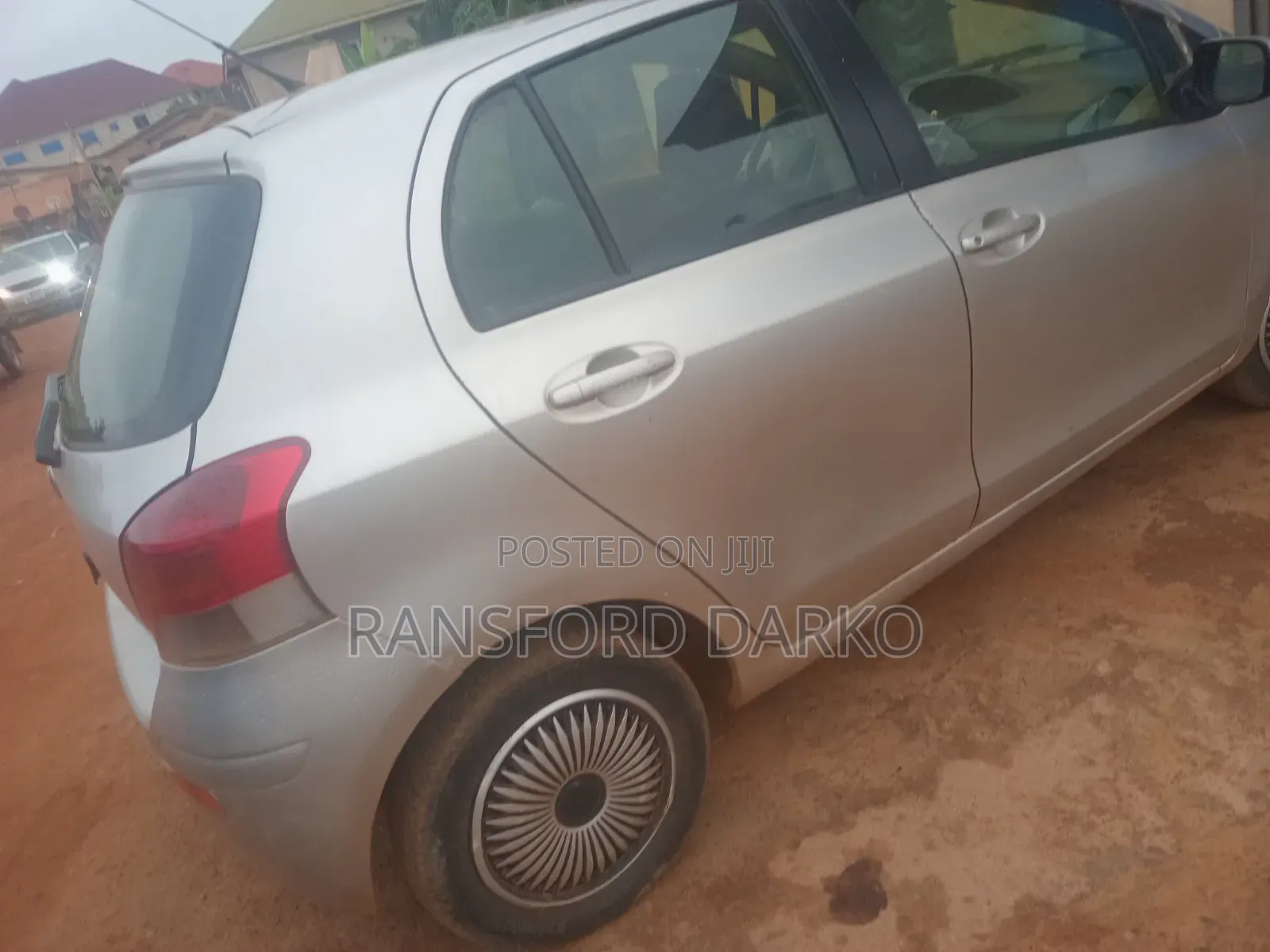 Toyota Vitz 2010 Silver