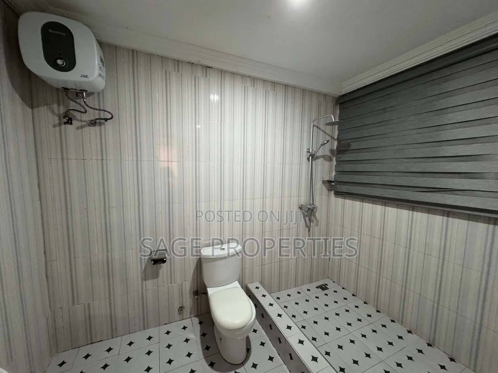 3bdrm Duplex in School Junction for rent