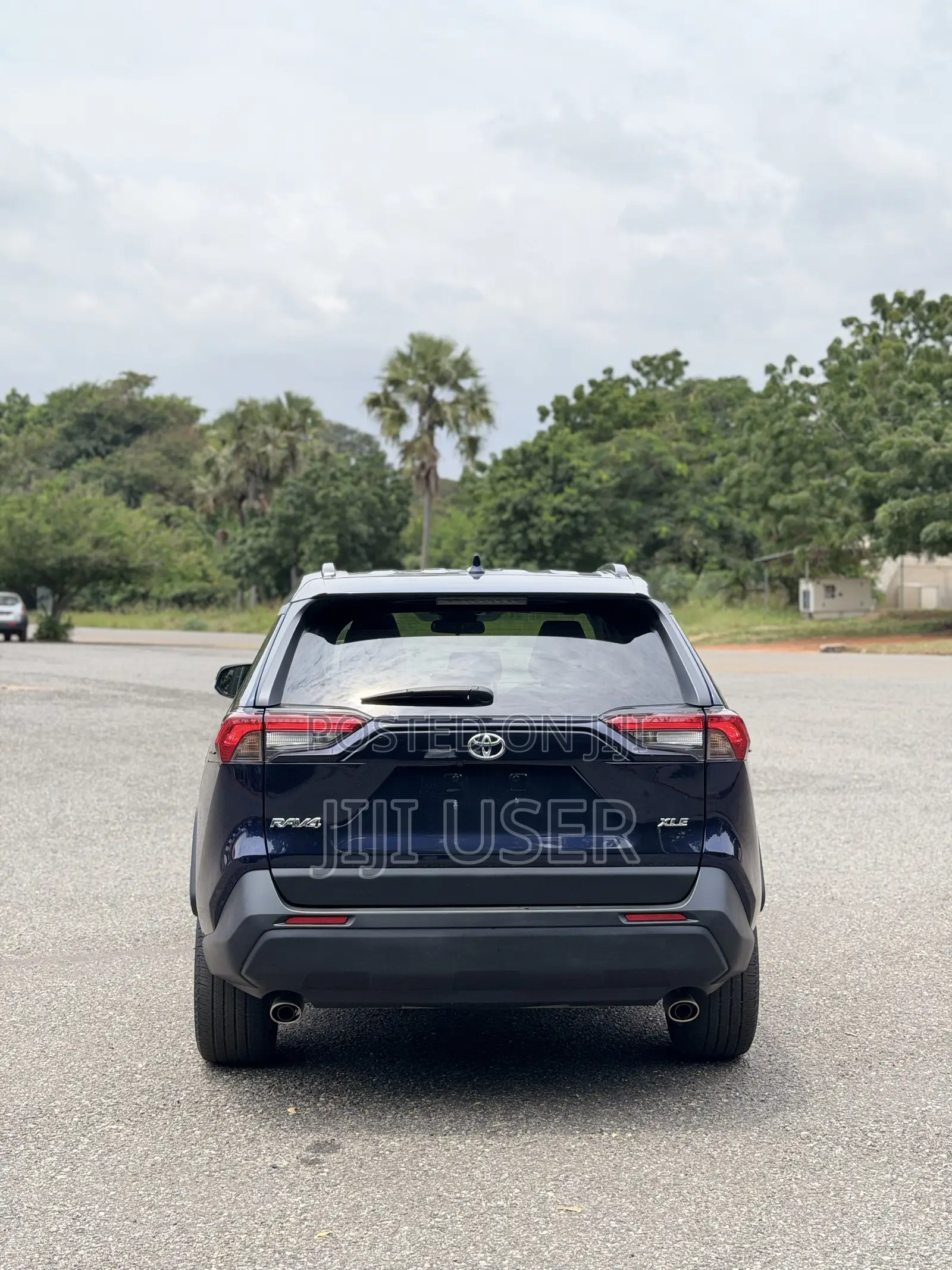 Toyota RAV4 XLE Premium FWD 2023 Blue
