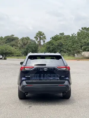 Toyota RAV4 XLE Premium FWD 2023 Blue