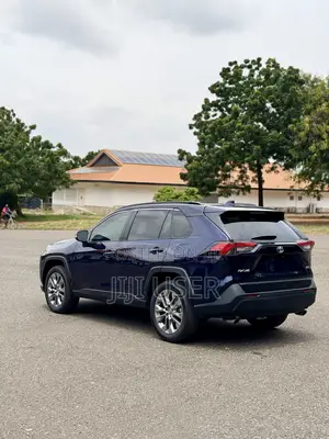 Toyota RAV4 XLE Premium FWD 2023 Blue