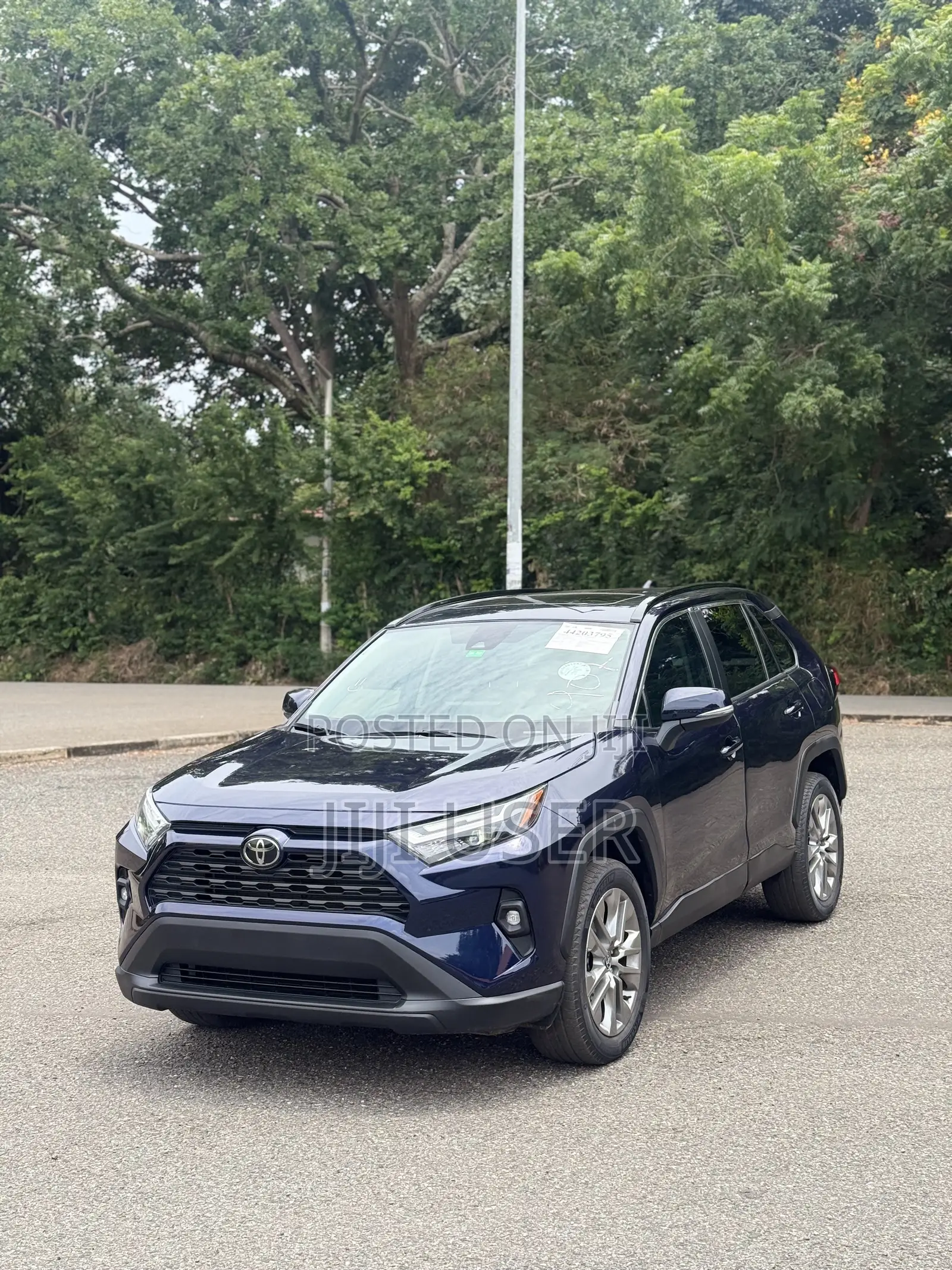 Toyota RAV4 XLE Premium FWD 2023 Blue