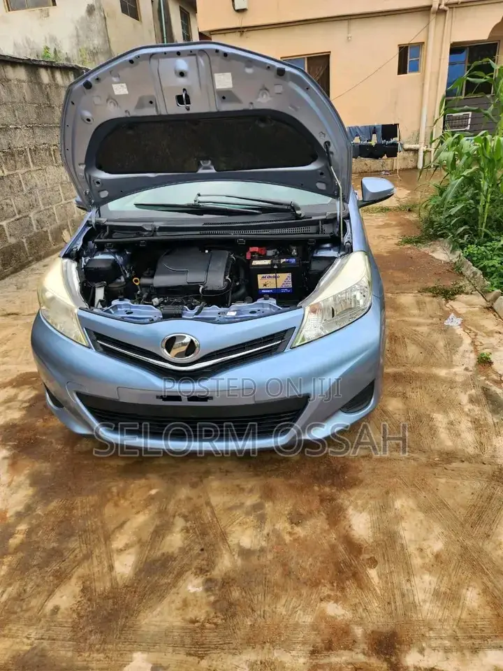 Toyota Vitz 2012 Blue