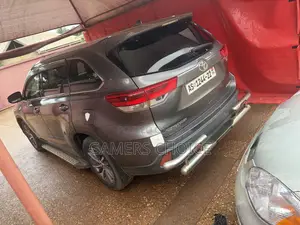 Toyota Highlander XLE 2019 Gray