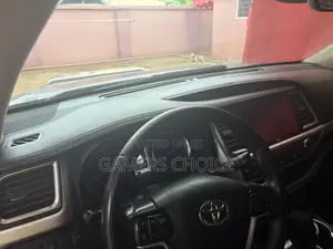 Toyota Highlander XLE 2019 Gray