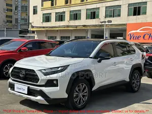 Toyota RAV4 XLE Premium FWD 2024 White