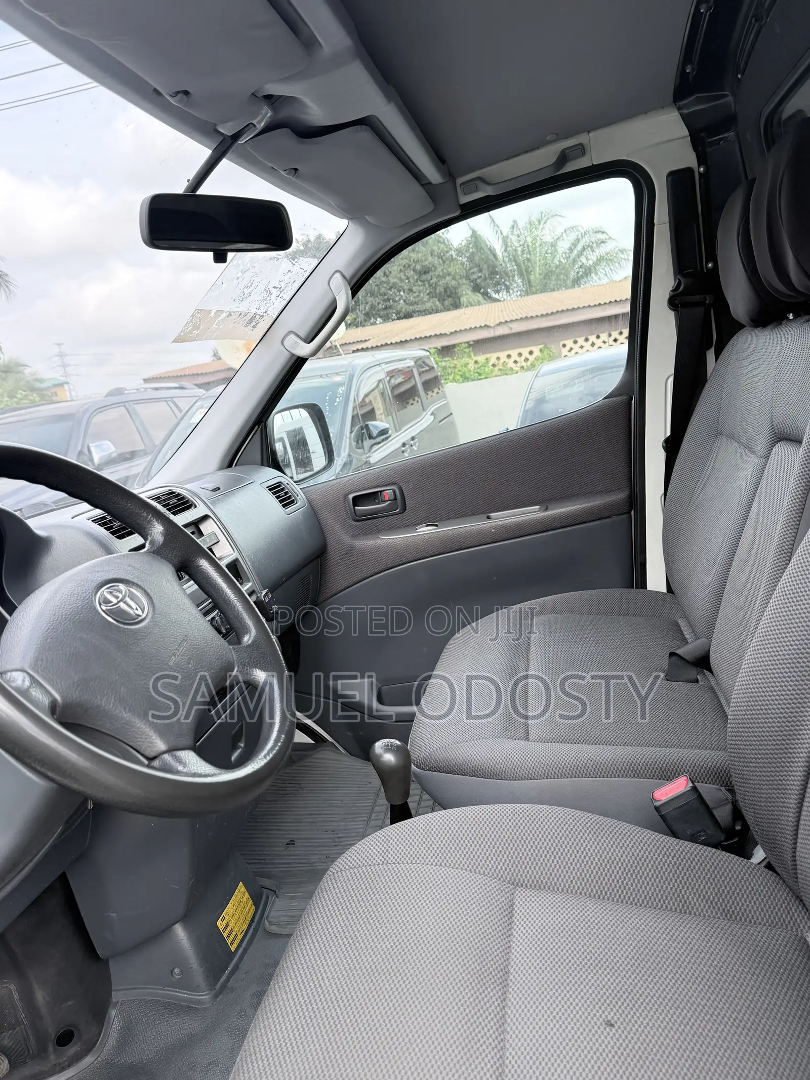 Toyota HiAce 2011 White